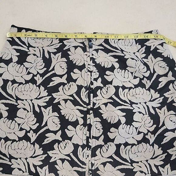 Rachel Roy Black and Taupe Raised Textured Floral Skirt - Size 6 - Picture 8 of 10